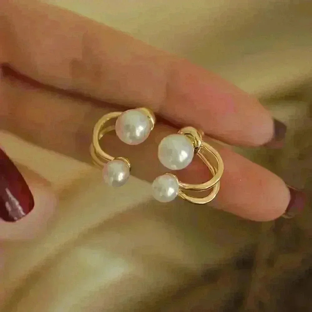 Chic Curved Earrings - Picture 3 of 9
